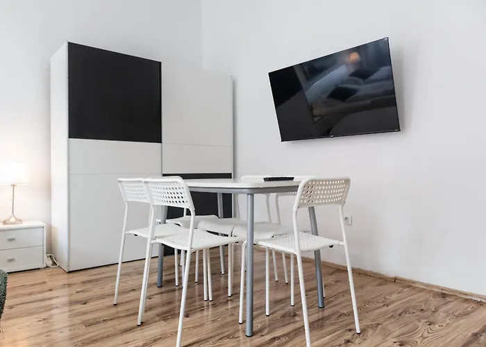Apartment Spacious 2br With Ideal Location For Long Vienna