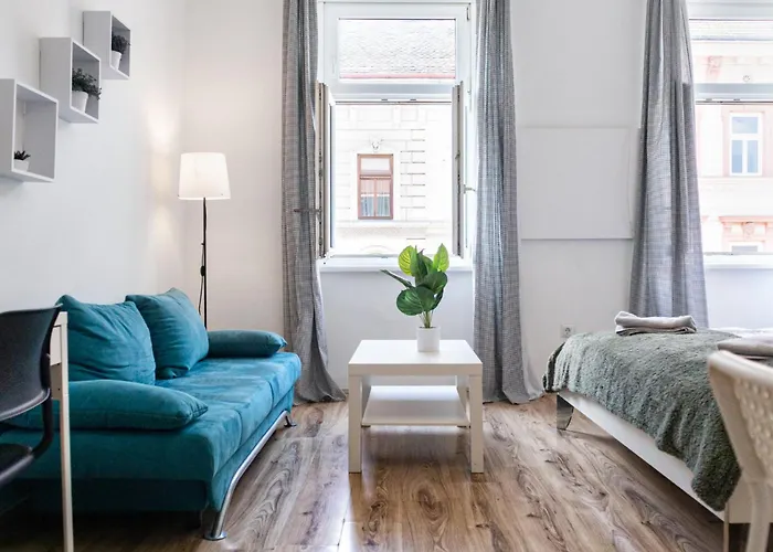 Spacious 2br With Ideal Location For Long Apartment *
