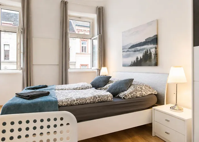 Spacious 2br With Ideal Location For Long *