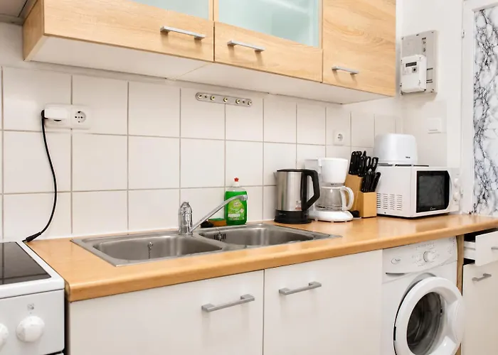 Spacious 2br With Ideal Location For Long *